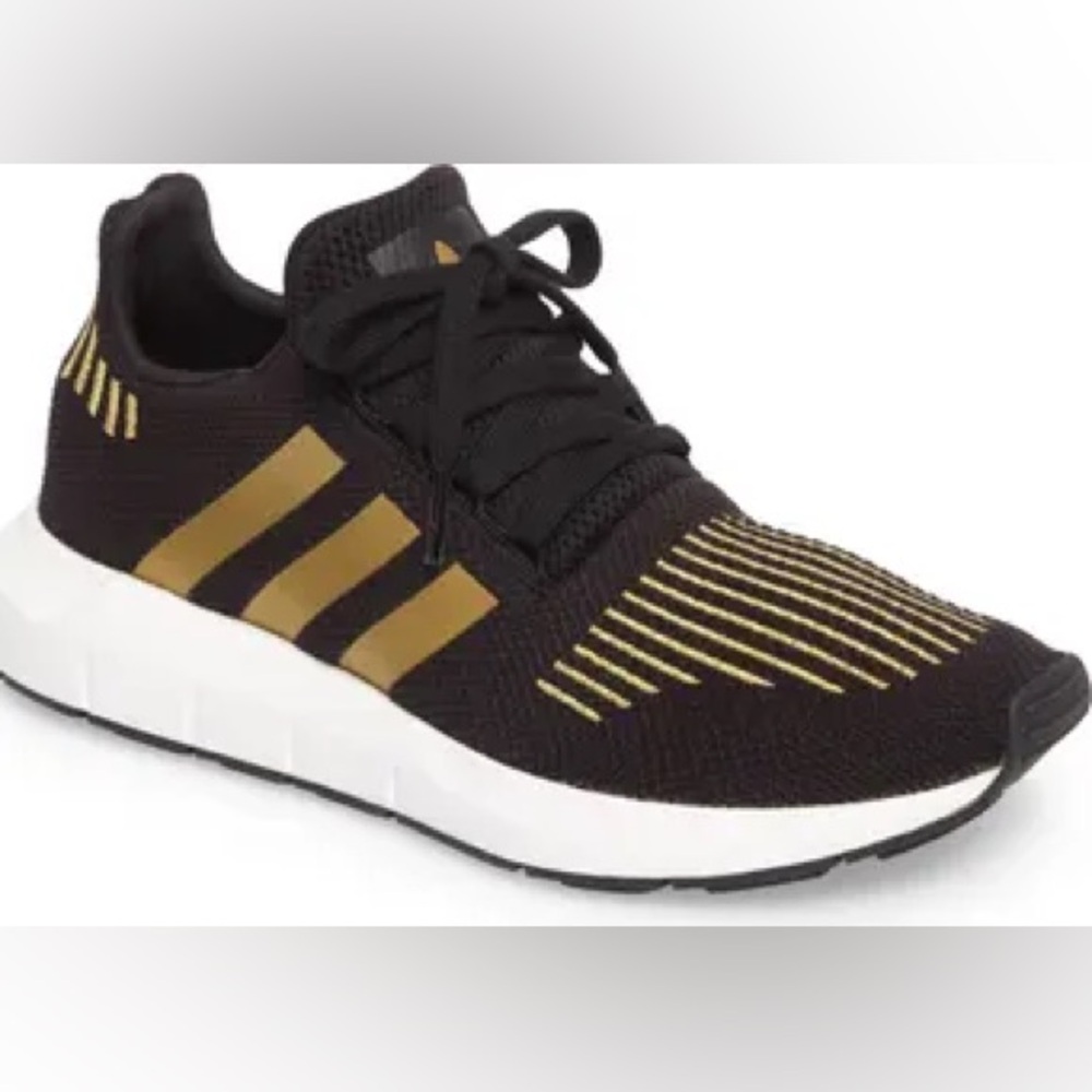 adidas Women’s Swift Run Sneakers – Size 7
